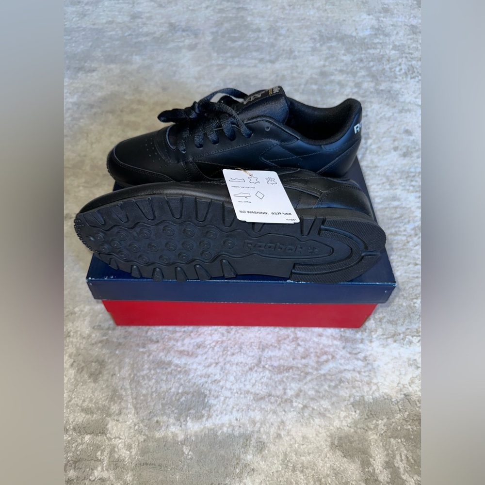 Women’s Reebok Classic Leather Sneaker - 9M - Picture 5 of 5